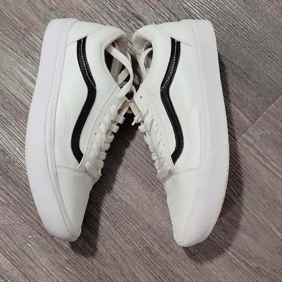Vans White and Black Skate Sneakers - Picture 3 of 8